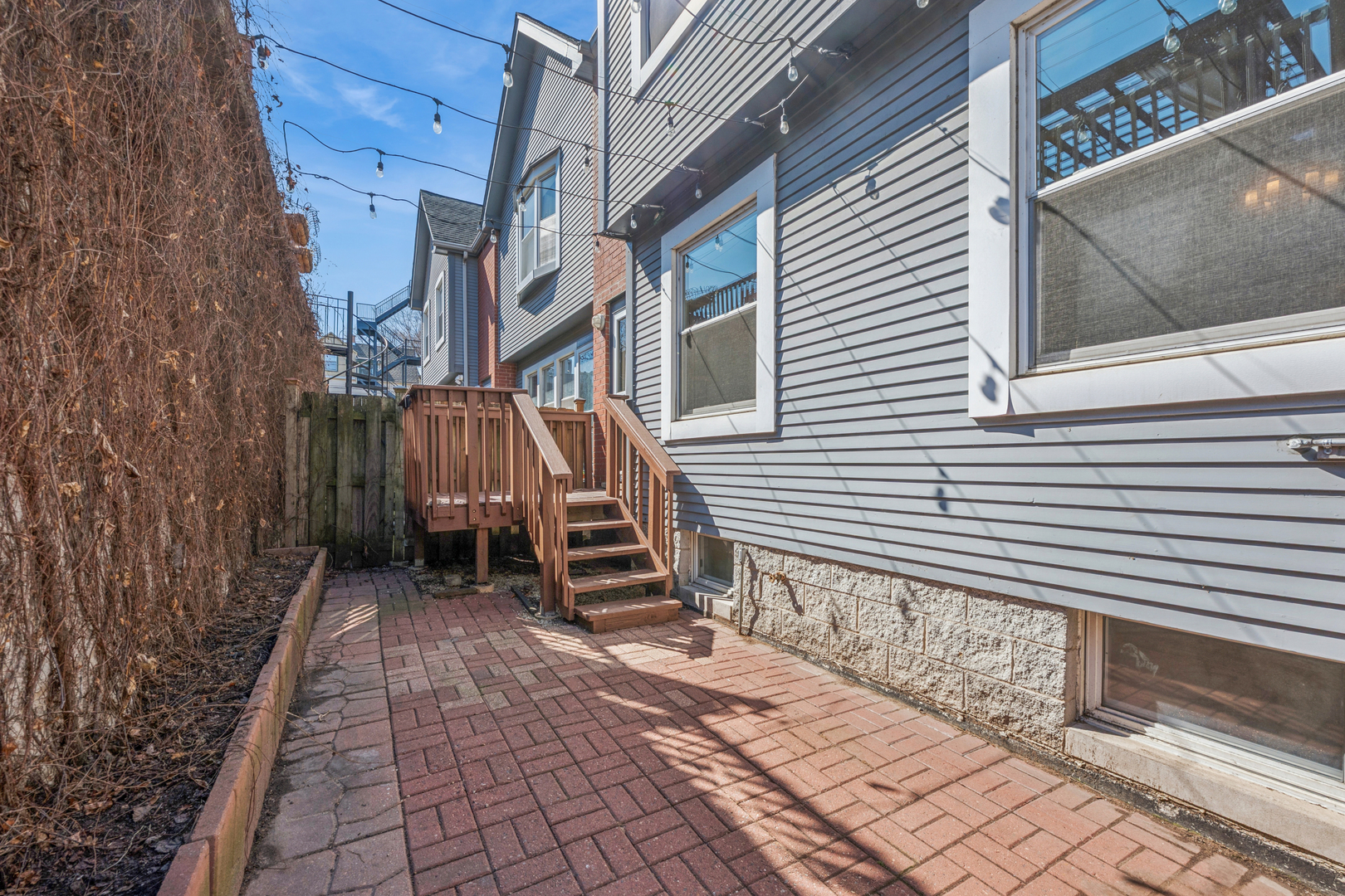 3239 North Kenmore Avenue, Unit 5 Chicago, IL 60657 - Photo 31 of 35 a house with wooden fence