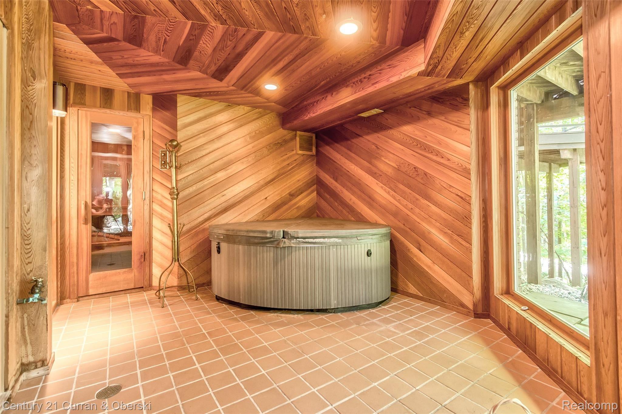 34400 Quaker Valley Road Farmington, MI 48331 - Photo 27 of 40 41.jpg