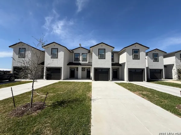 $2,050 | 8319 V. Pisa, Unit 102, San Antonio, TX 78227