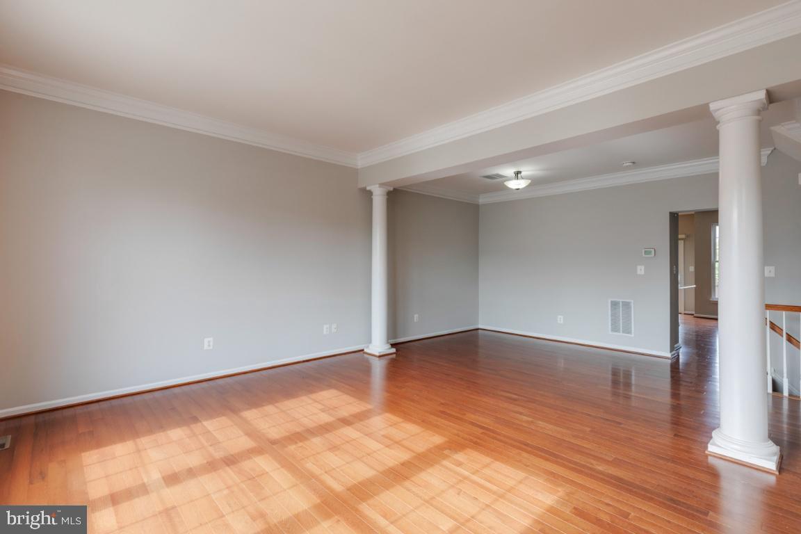 25286 McIntyre Square Chantilly, VA 20152 - Photo 3 of 35