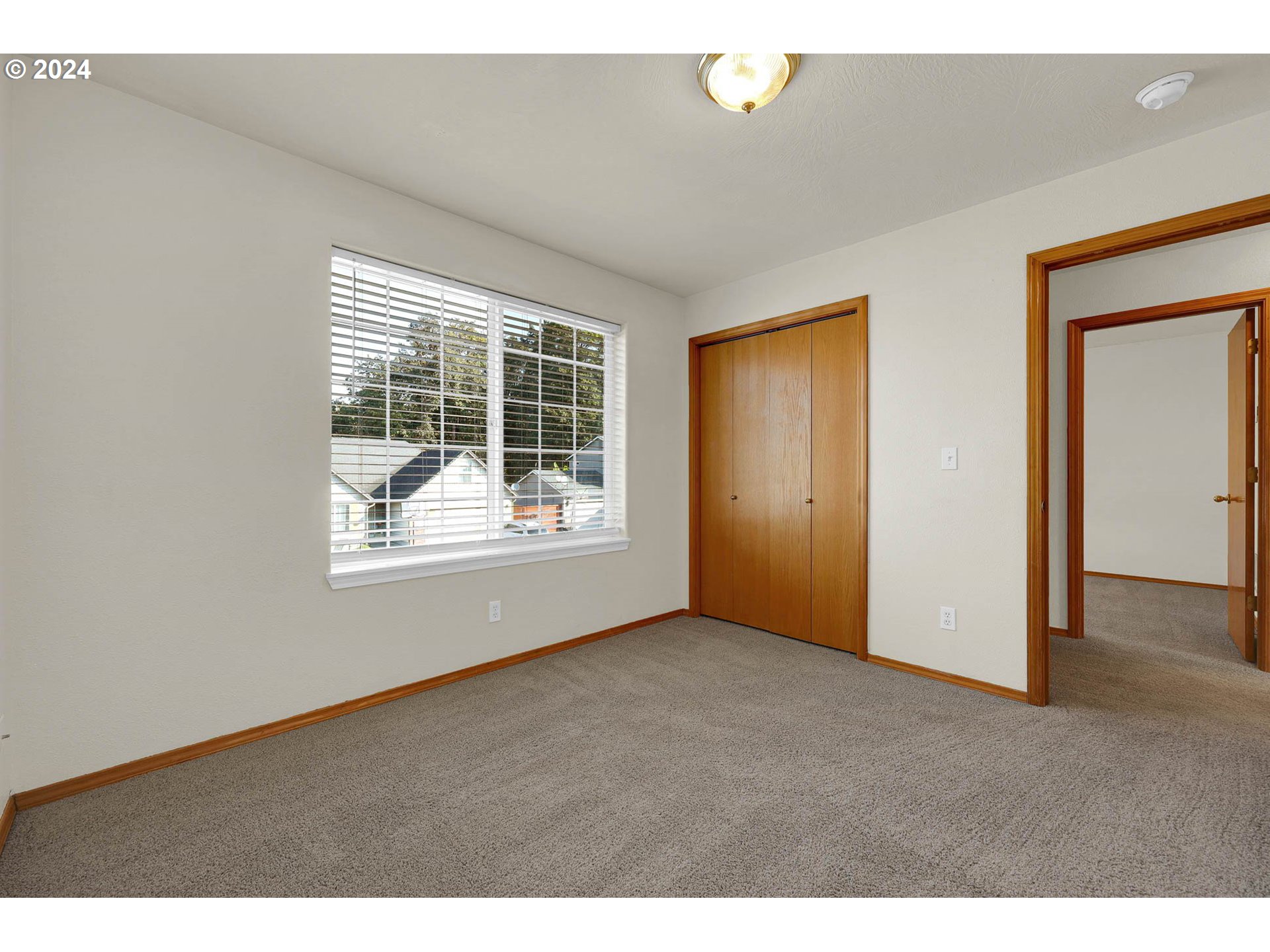 537 Nicholas Drive Springfield, OR 97477 - Photo 21 of 37 a view of an empty room with a window
