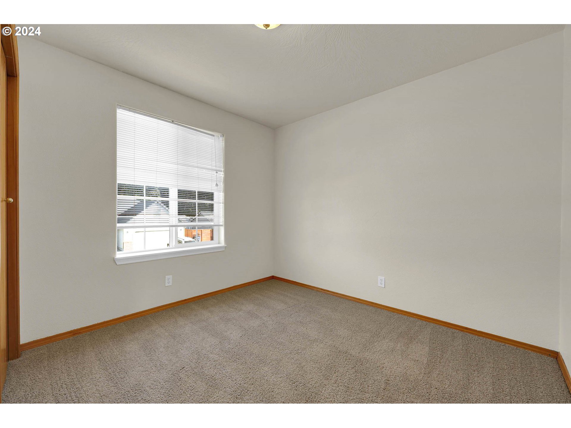 537 Nicholas Drive Springfield, OR 97477 - Photo 23 of 37 a view of an empty room with a window