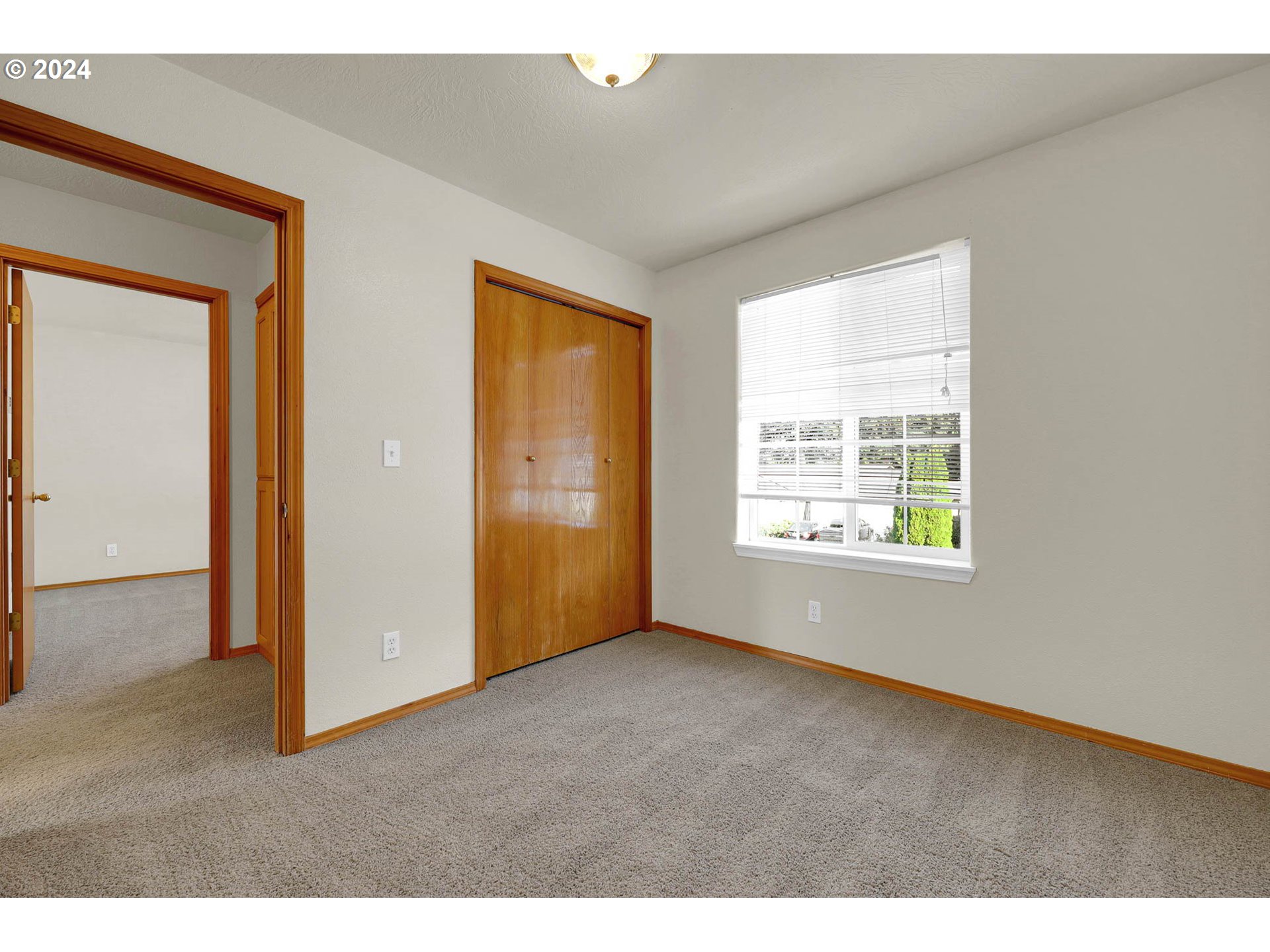 537 Nicholas Drive Springfield, OR 97477 - Photo 24 of 37 a view of an empty room with a window