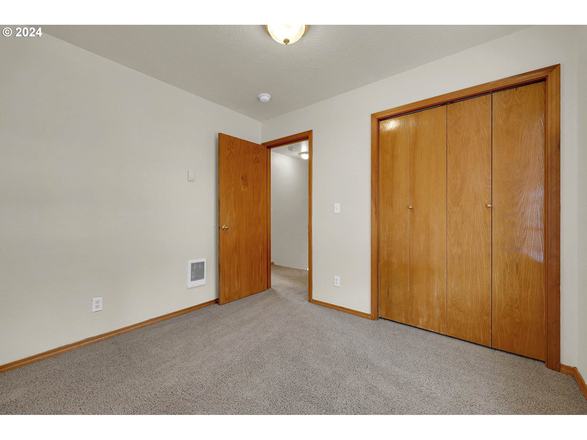 537 Nicholas Drive Springfield, OR 97477 - Photo 25 of 37 a view of an empty room