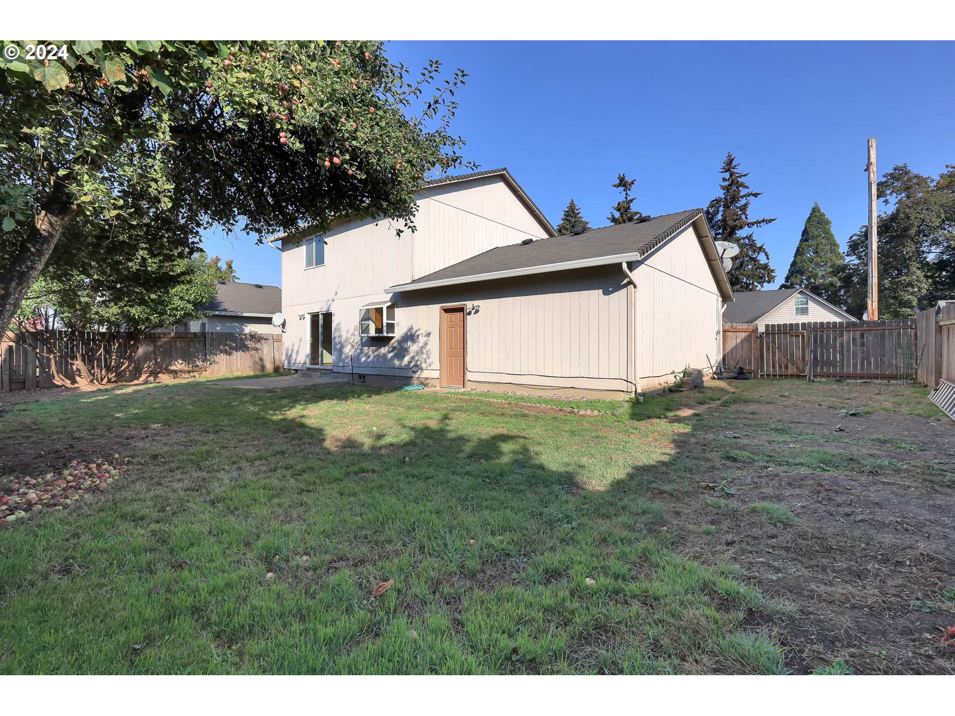 537 Nicholas Drive Springfield, OR 97477 - Photo 33 of 37 a view of a house with a yard