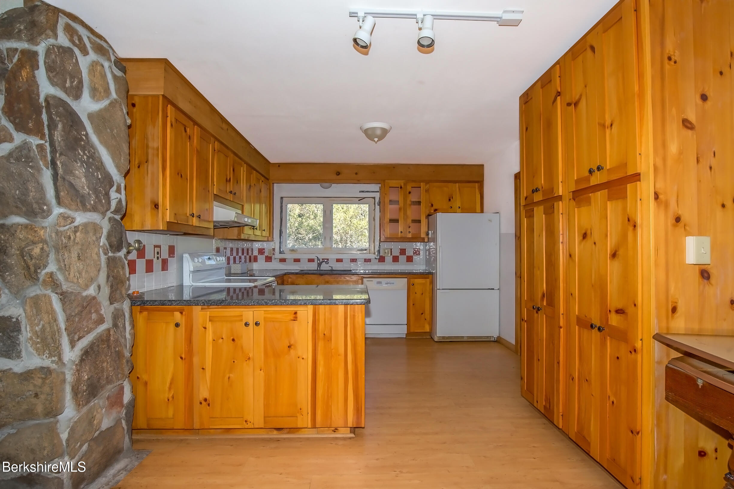 93 Becket Road Otis, MA 01253 - Photo 16 of 39 vincentcarusophotography_93BecketRd_Otis