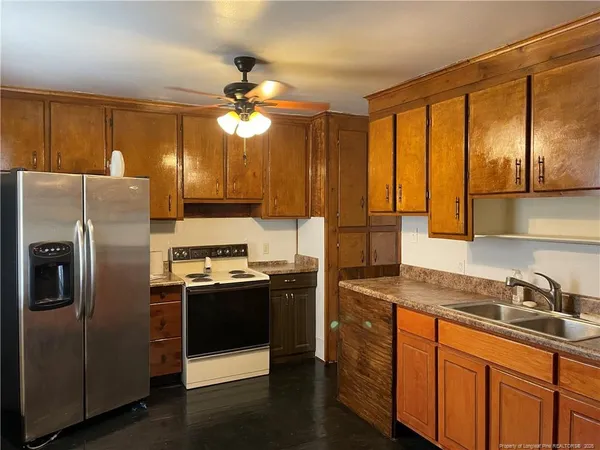 $1,200 | 521 East 5th Avenue, Raeford, NC 28376