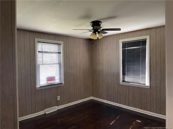 $1,200 | 521 East 5th Avenue, Raeford, NC 28376