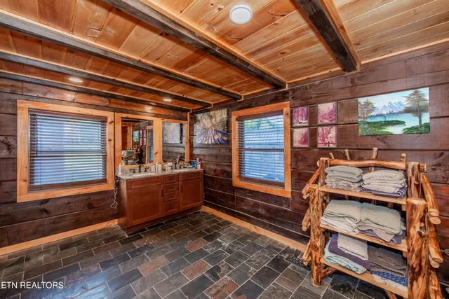 $520,000 | 3155 Bryan Road, Kodak, TN 37764