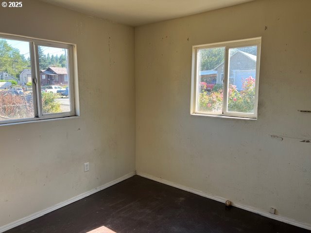 596 East 7th Street Coquille, OR 97423 - Photo 9 of 14 an empty room with a window