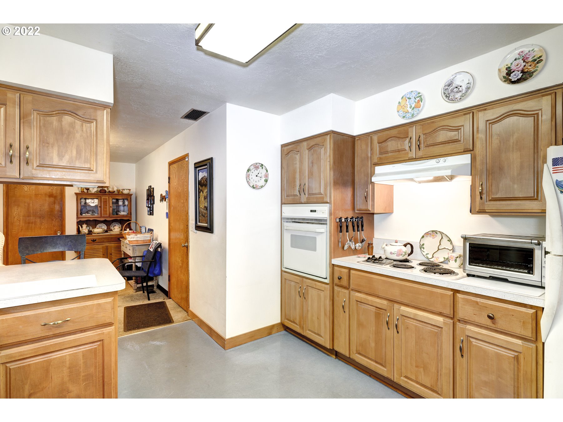 836 Northeast Donelson Road Hillsboro, OR 97124 - Photo 11 of 32 Kitchen