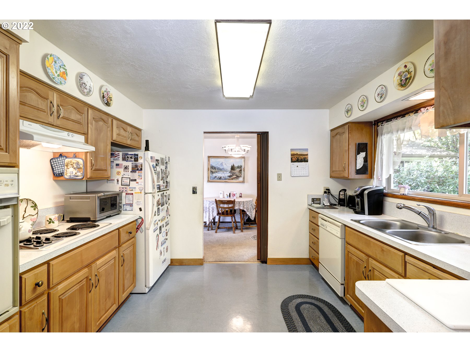 836 Northeast Donelson Road Hillsboro, OR 97124 - Photo 12 of 32 Kitchen