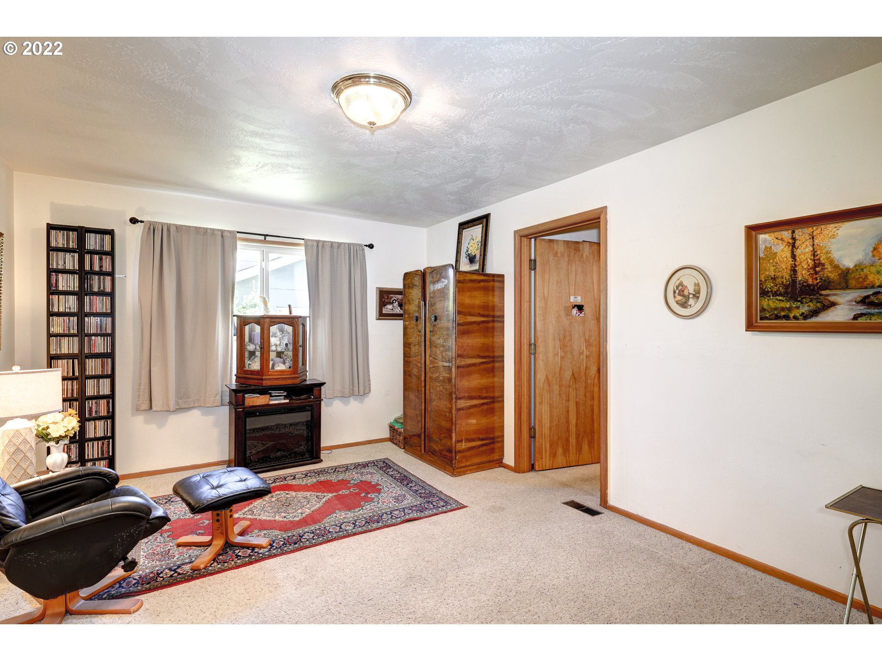 836 Northeast Donelson Road Hillsboro, OR 97124 - Photo 20 of 32 Owner's Suite Bedroom