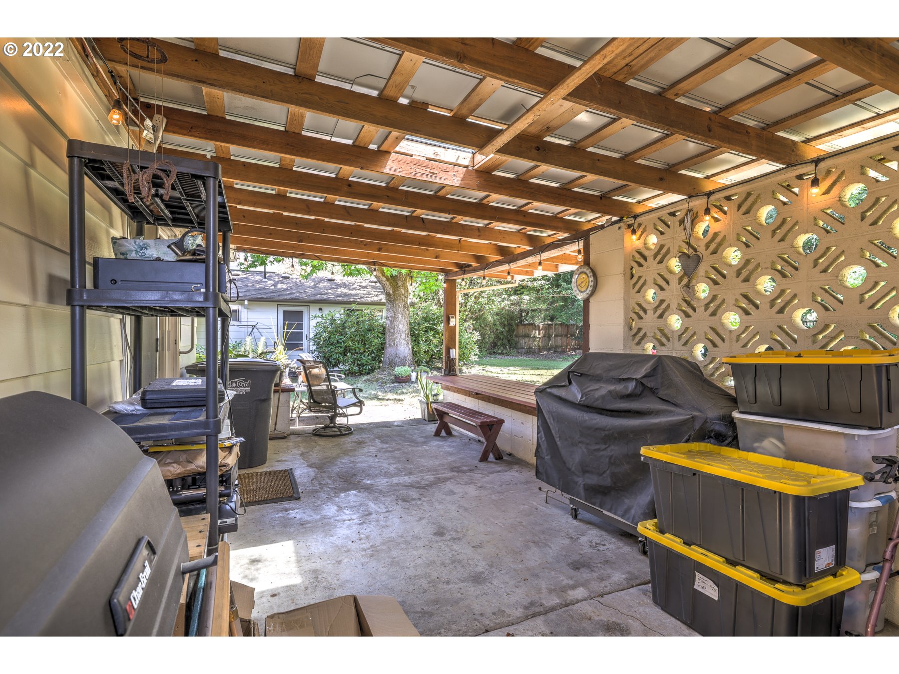 836 Northeast Donelson Road Hillsboro, OR 97124 - Photo 29 of 32 Covered Patio