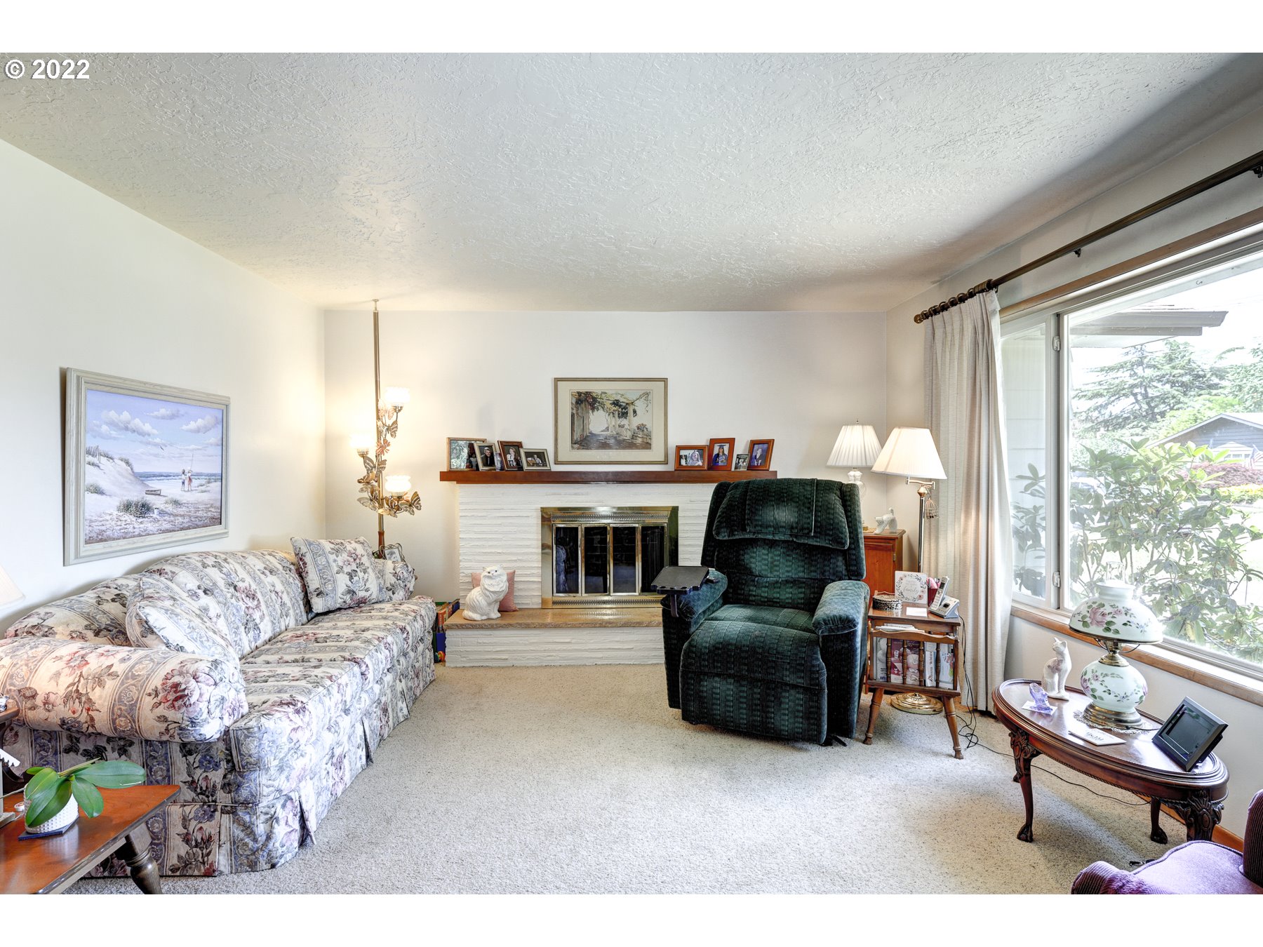 836 Northeast Donelson Road Hillsboro, OR 97124 - Photo 3 of 32 Living Room