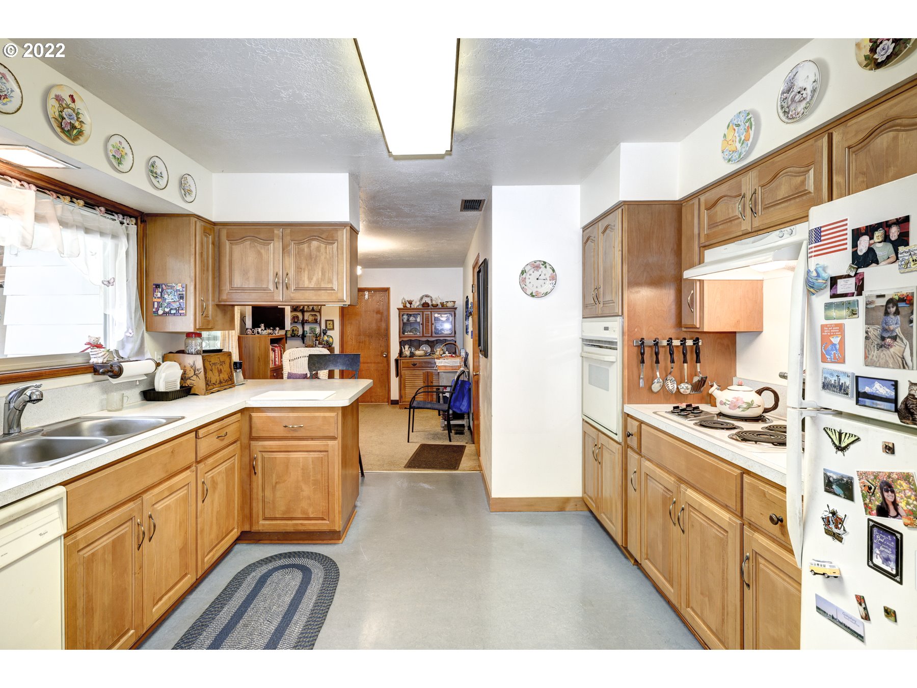 836 Northeast Donelson Road Hillsboro, OR 97124 - Photo 9 of 32 Kitchen