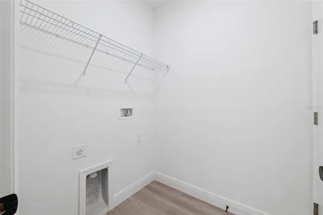 a view of a house with backyard and garden