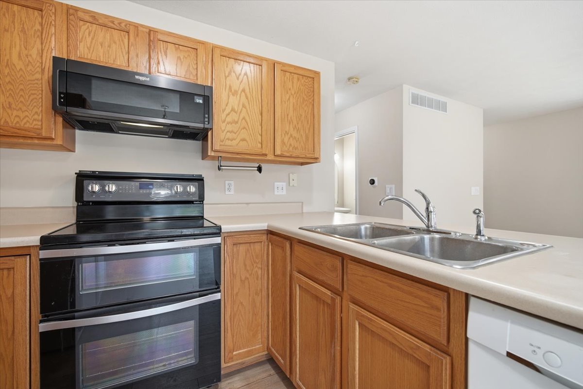 311 Old Farm Road Bloomington, IL 61704 - Photo 12 of 34 a kitchen with granite countertop cabinets stainless steel appliances and sink