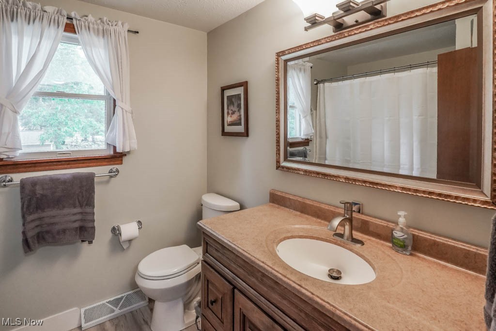 9577 Prospect Road Strongsville, OH 44149 - Photo 35 of 49 Full Bathroom