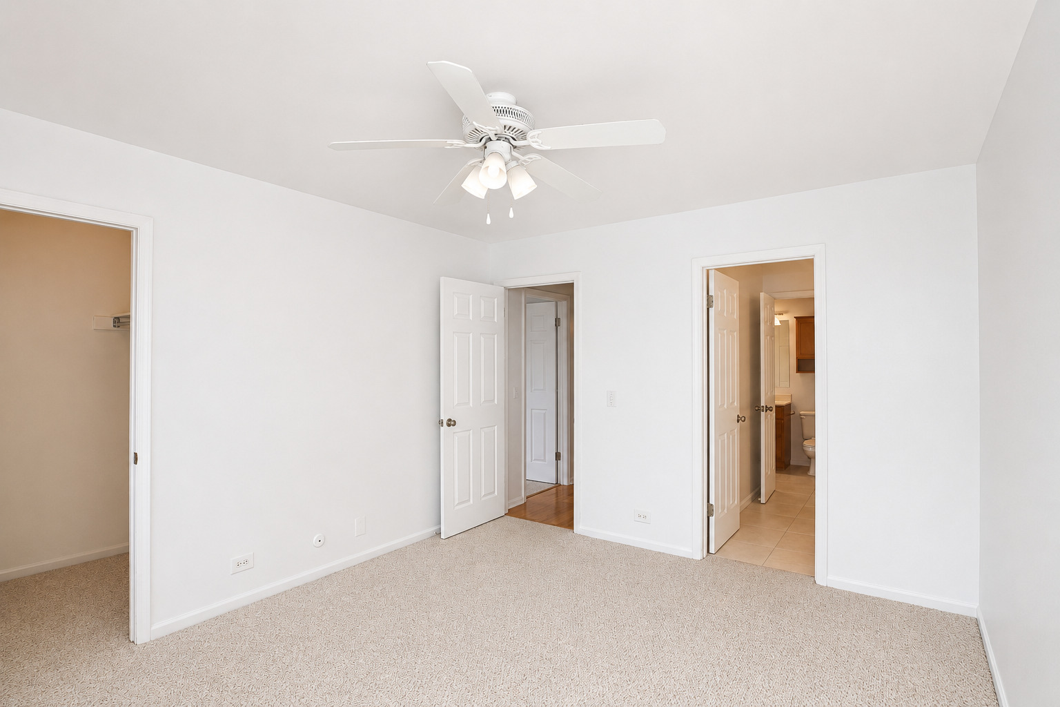 707 Sunfish Point, Unit 707 Schaumburg, IL 60194 - Photo 15 of 20 a view of an empty room with a ceiling fan