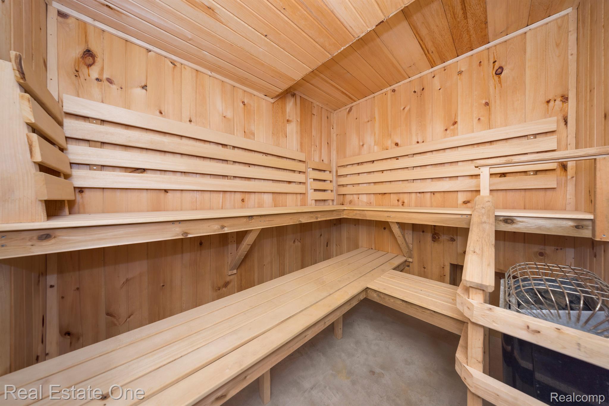 2520 South Commerce Road Walled Lake, MI 48390 - Photo 34 of 56 Sauna