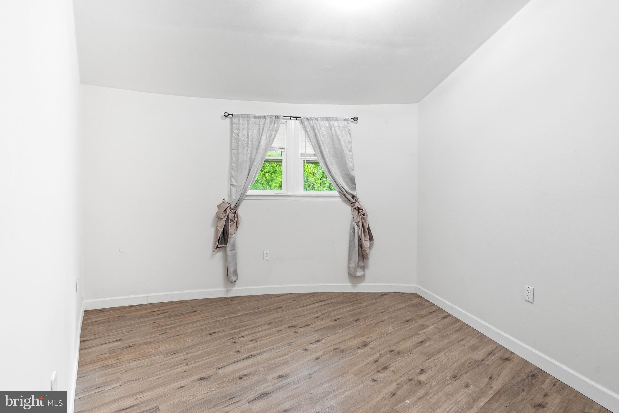 188 Carlisle Place Road Leesburg, NJ 08327 - Photo 20 of 36 an empty room with wooden floor and window