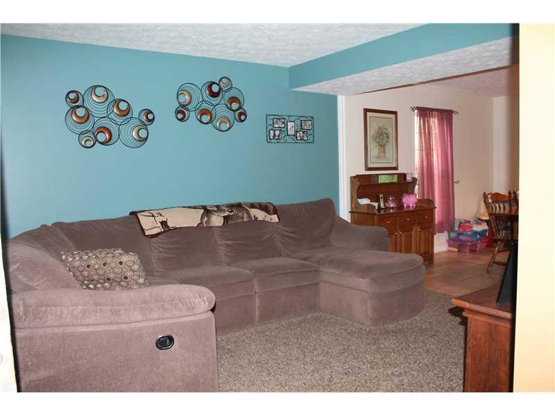 593 Bedillion Road Washington, PA 15301 - Photo 4 of 25 Living Room.