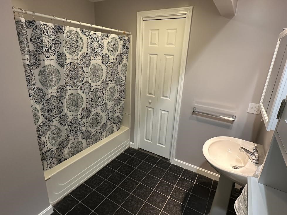 73 Service Road West Warwick, RI 02893 - Photo 29 of 32 Upstairs Full Bathroom