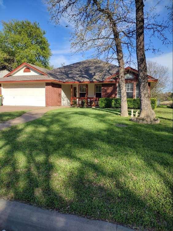 4617 Lexington Street Waco, TX 76705 - Photo 2 of 14 Ranch-style home with a garage, a front yard, brick siding, concrete driveway, and covered porch