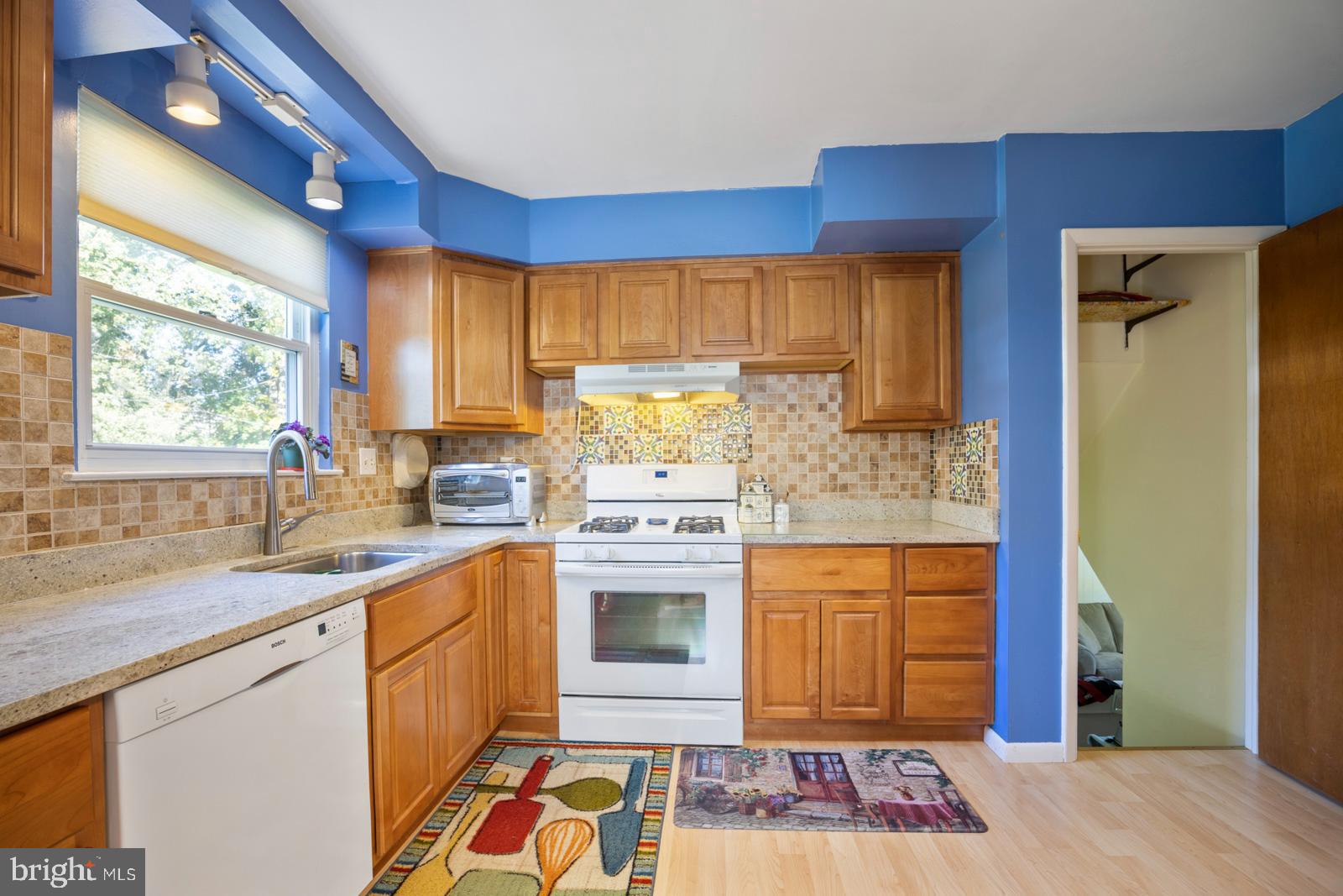 380 Parry Road Warminster, PA 18974 - Photo 12 of 32 Kitchen