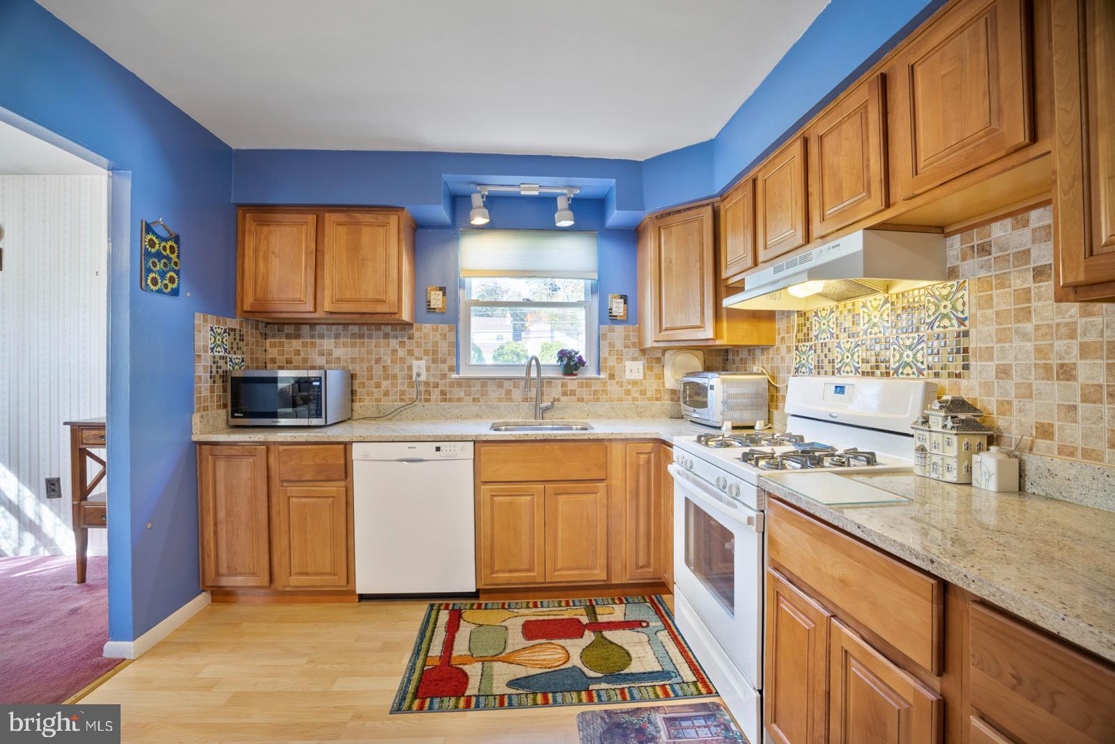 380 Parry Road Warminster, PA 18974 - Photo 13 of 32 Kitchen