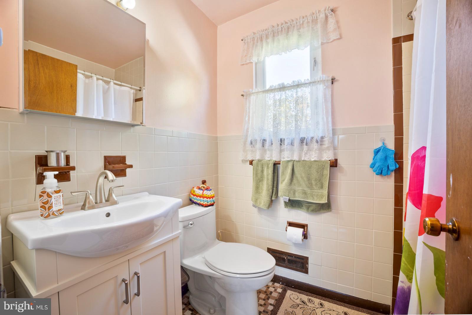 380 Parry Road Warminster, PA 18974 - Photo 21 of 32 Bathroom