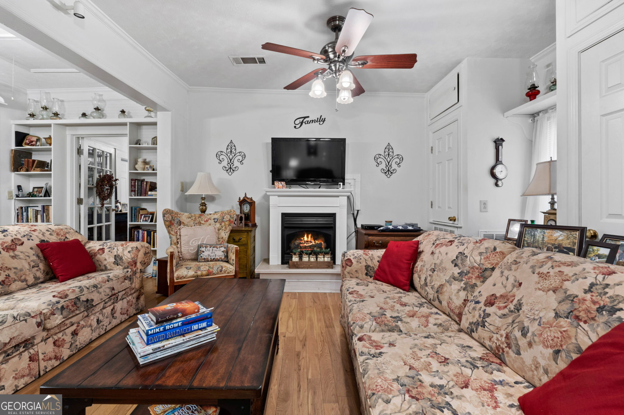 2037 Jeff Davis Road Thomaston, GA 30286 - Photo 11 of 60 a living room with furniture fireplace and flat screen tv
