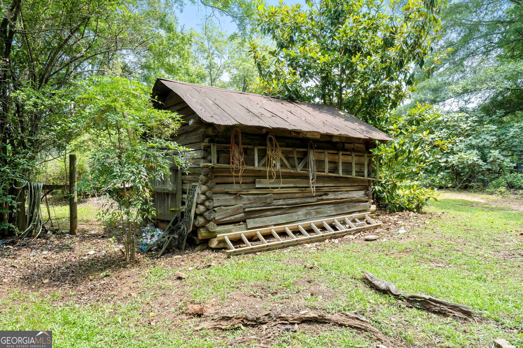 2037 Jeff Davis Road Thomaston, GA 30286 - Photo 23 of 60 a backyard of a house with a large tree and wooden fence