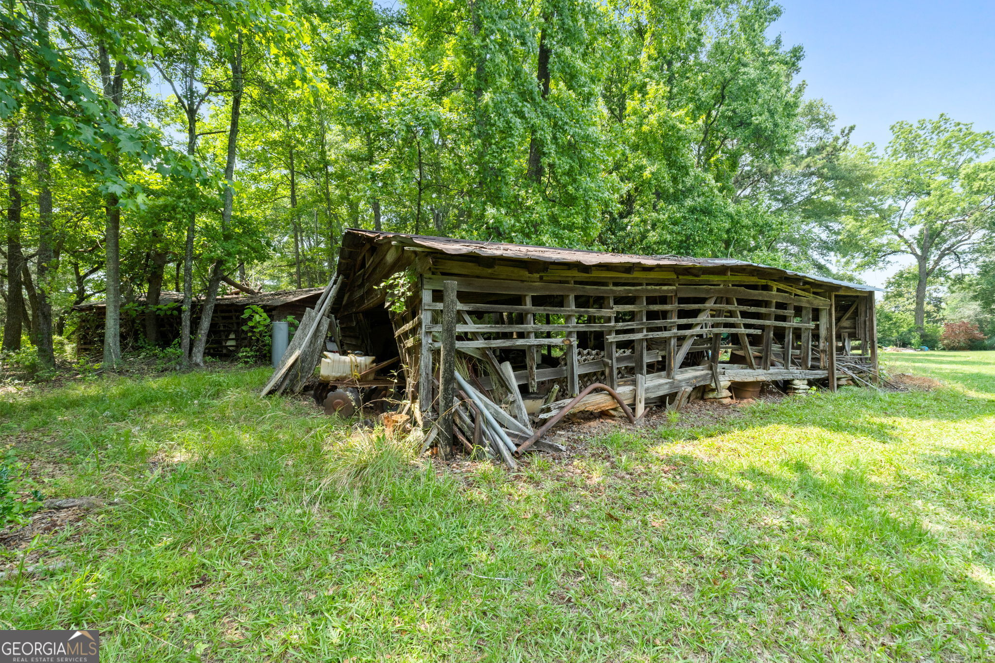 2037 Jeff Davis Road Thomaston, GA 30286 - Photo 28 of 60 a view of a house with backyard and sitting area