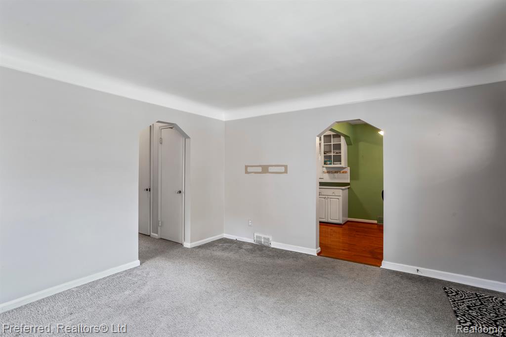 14725 Wick Road Allen Park, MI 48101 - Photo 4 of 27