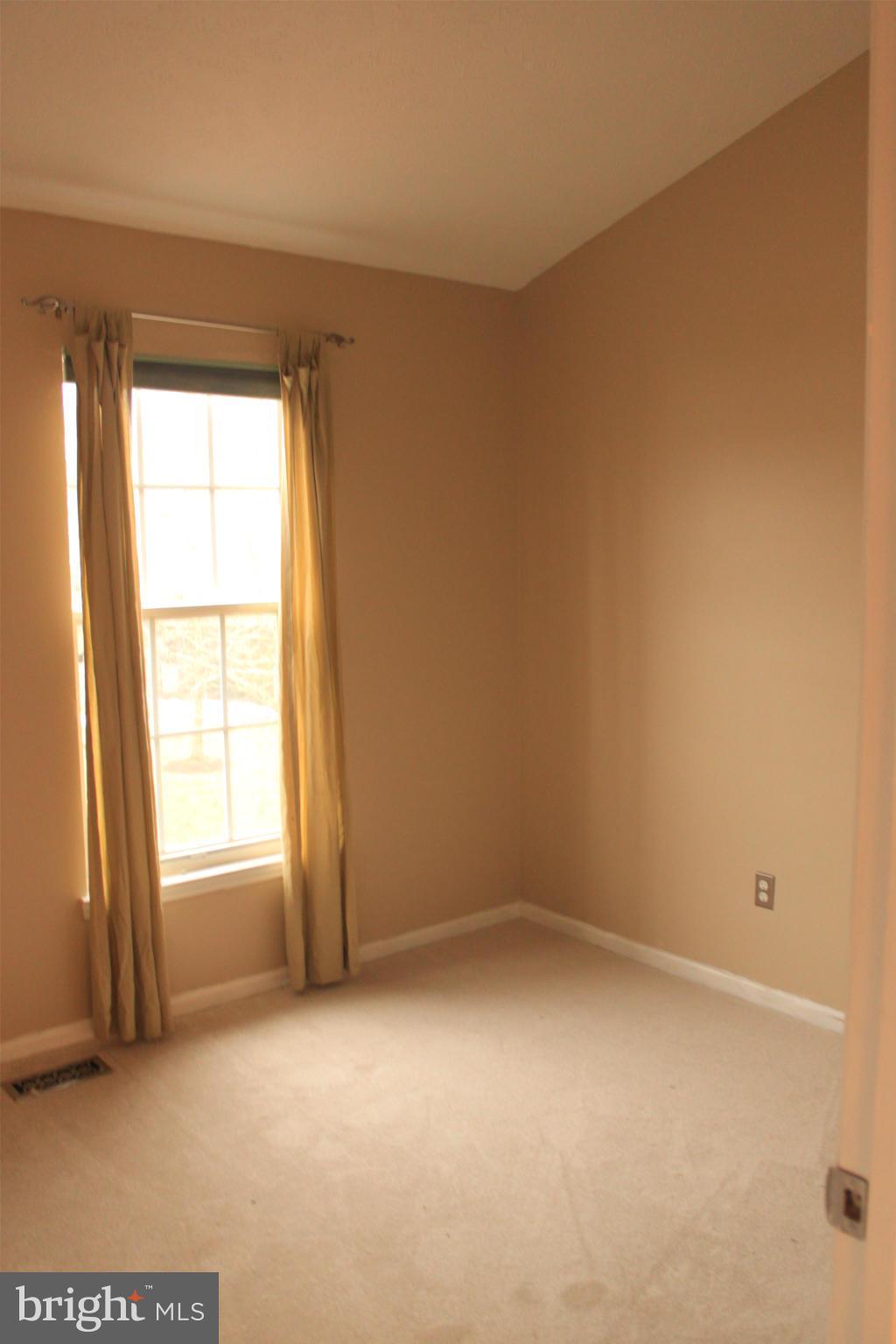 44001 Choptank Terrace Ashburn, VA 20147 - Photo 9 of 11 an empty room with a window