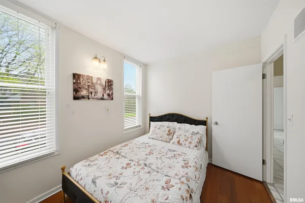 $250,000 | 1637 West Moss Avenue, Peoria, IL 61606