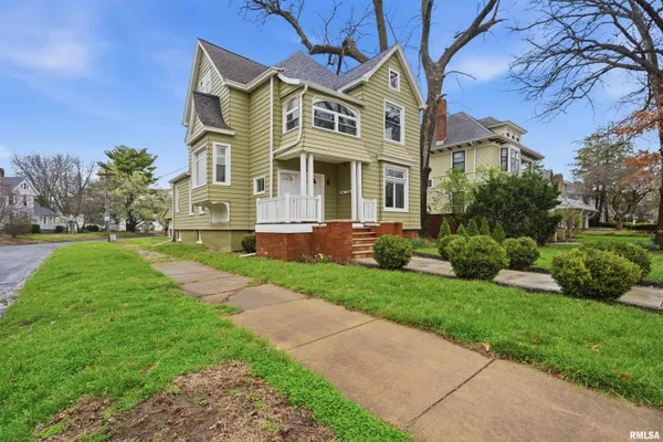 $250,000 | 1637 West Moss Avenue, Peoria, IL 61606