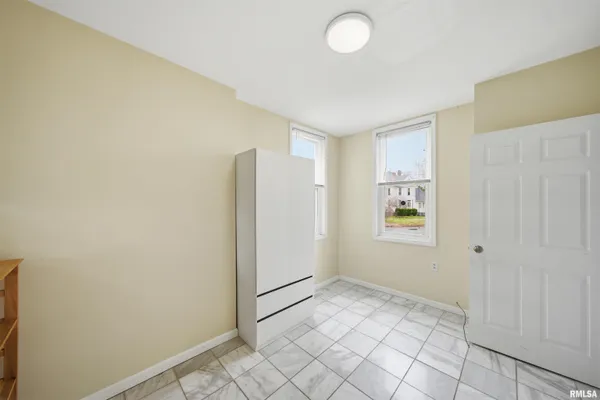 $250,000 | 1637 West Moss Avenue, Peoria, IL 61606