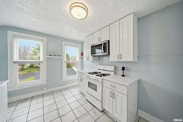 $250,000 | 1637 West Moss Avenue, Peoria, IL 61606
