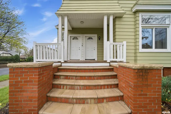 $250,000 | 1637 West Moss Avenue, Peoria, IL 61606