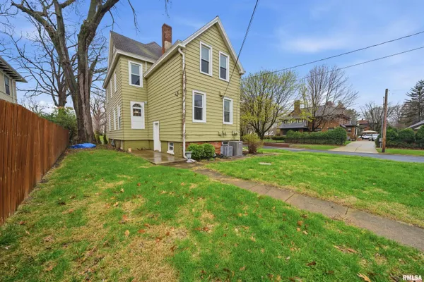 $250,000 | 1637 West Moss Avenue, Peoria, IL 61606