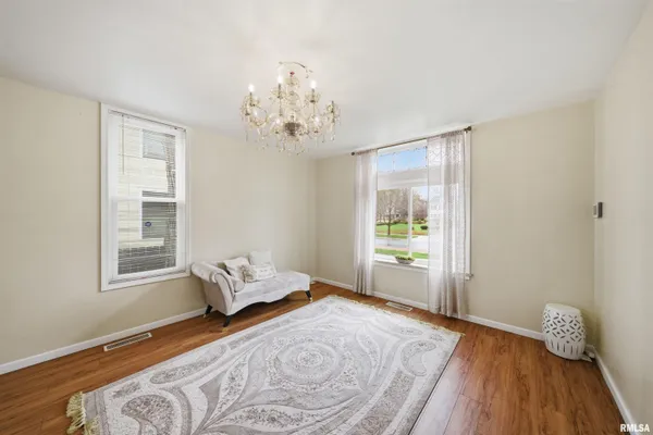 $250,000 | 1637 West Moss Avenue, Peoria, IL 61606
