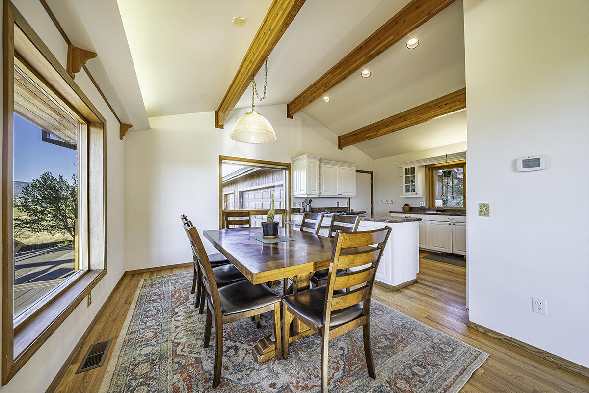 3960 Independence School Road Medford, OR 97501 - Photo 8 of 47 DSC07327-Edit