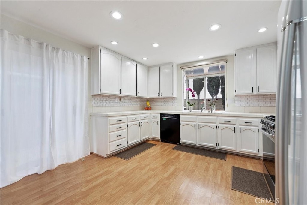 19971 Westerly Drive Riverside, CA 92508 - Photo 18 of 41 Kitchen