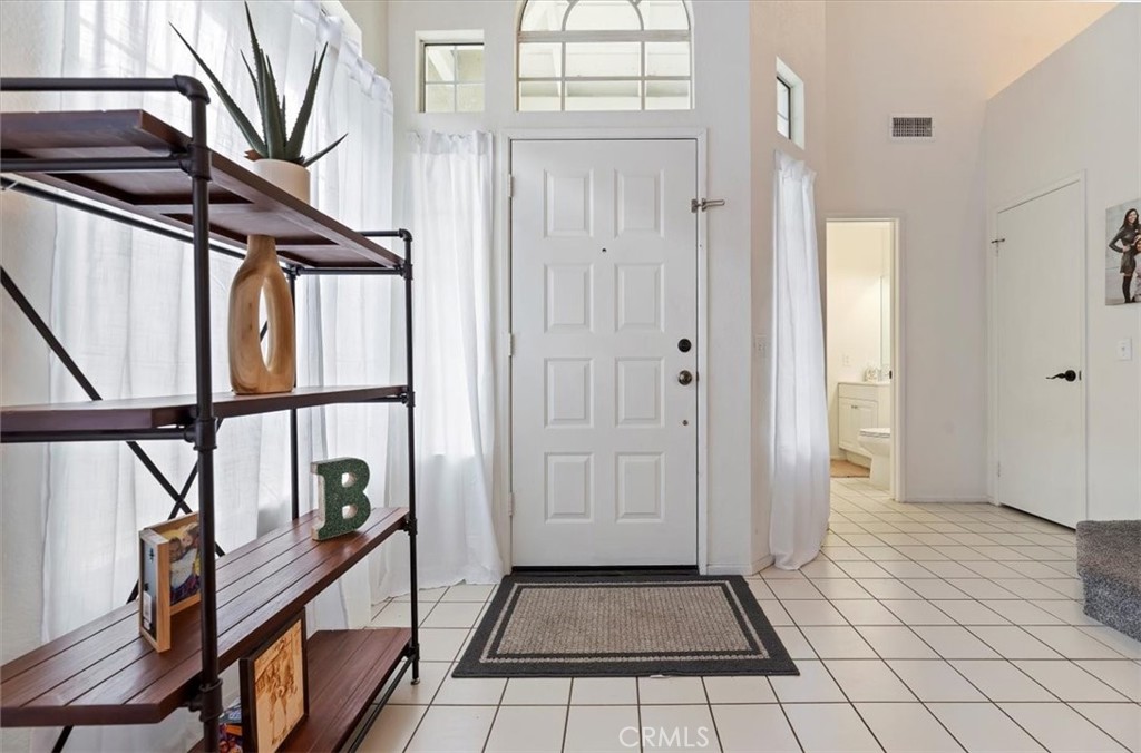 19971 Westerly Drive Riverside, CA 92508 - Photo 10 of 41 Foyer