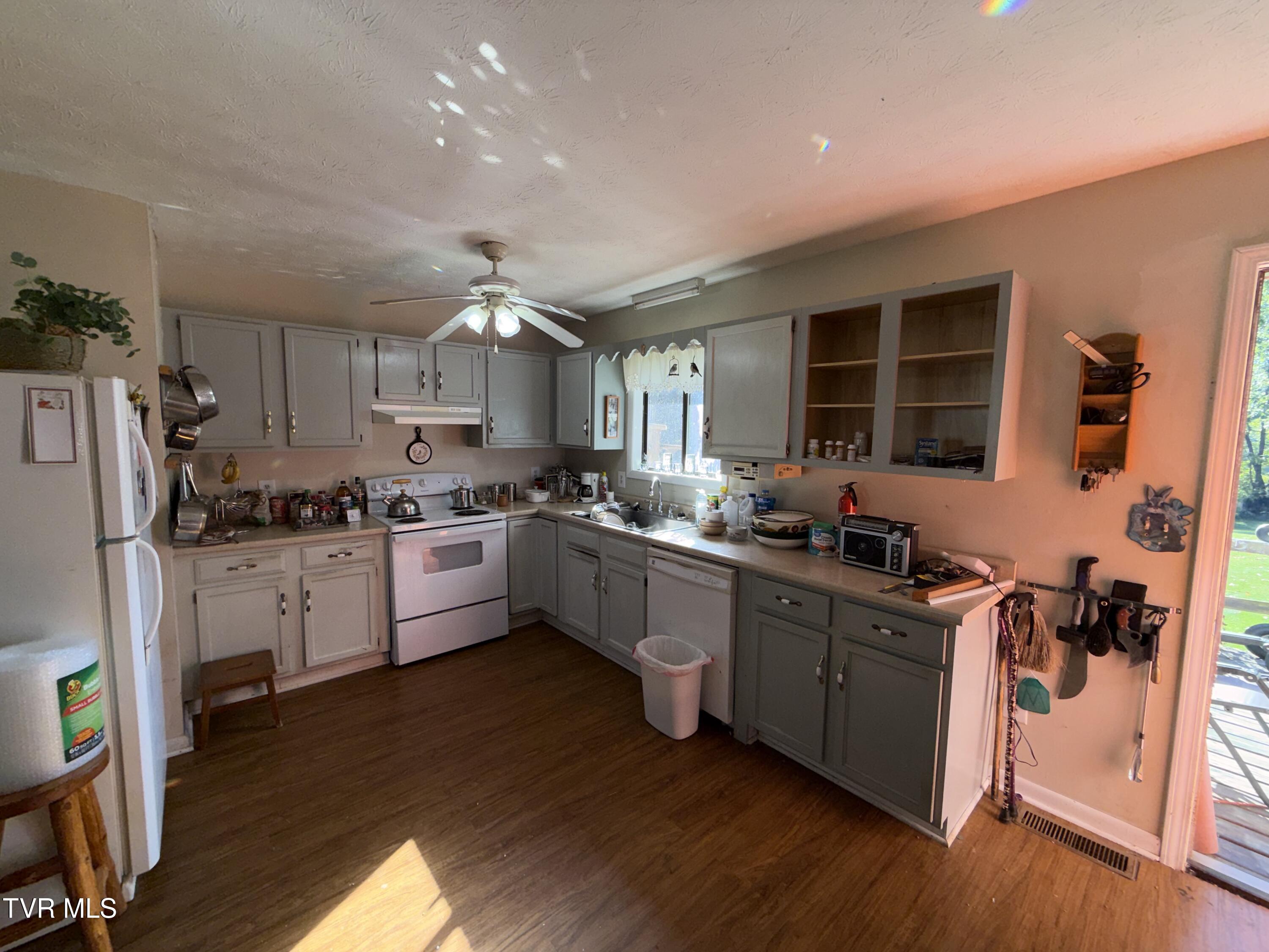 1149 Rainbow Road Mountain City, TN 37683 - Photo 16 of 25 1149 Rainbow Road 6