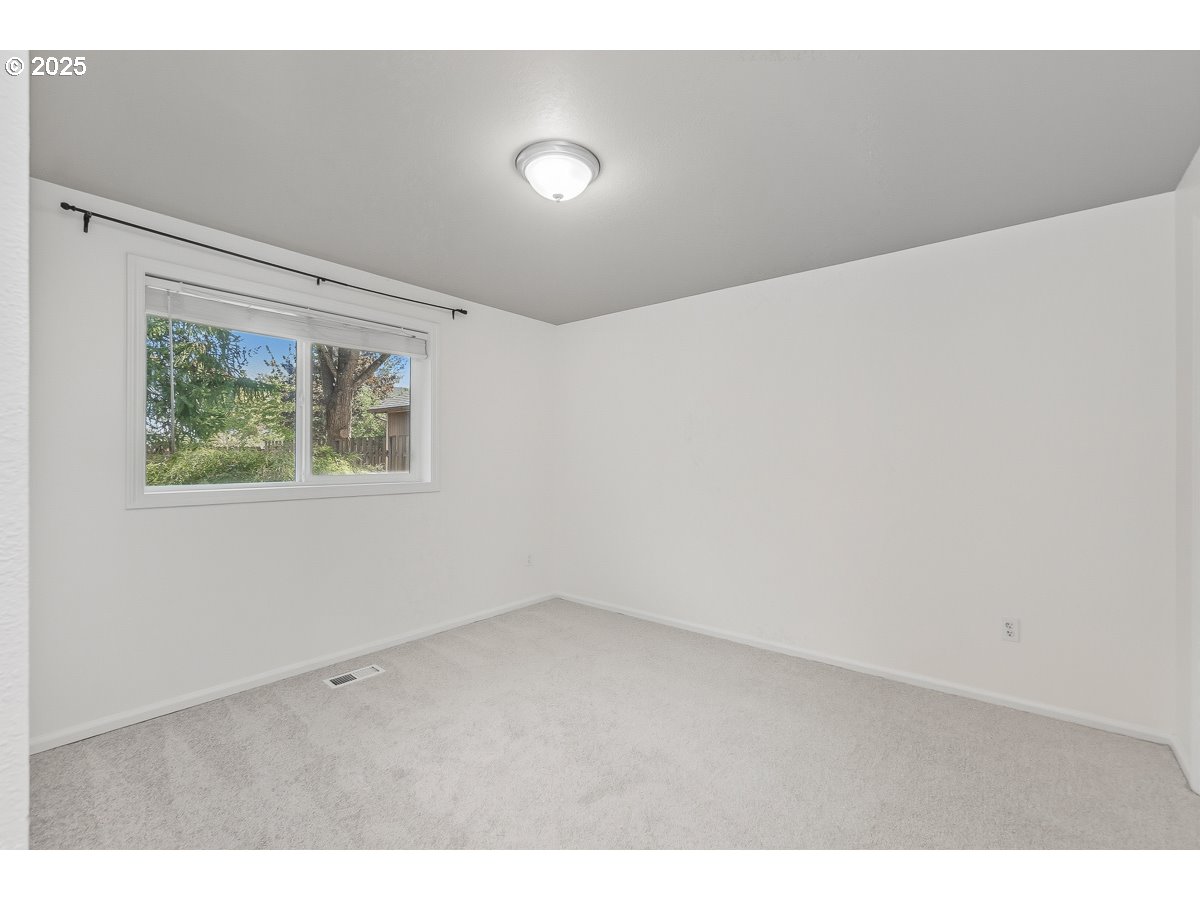 3247 Southeast Hathaway Drive Corvallis, OR 97333 - Photo 14 of 28 a view of an empty room