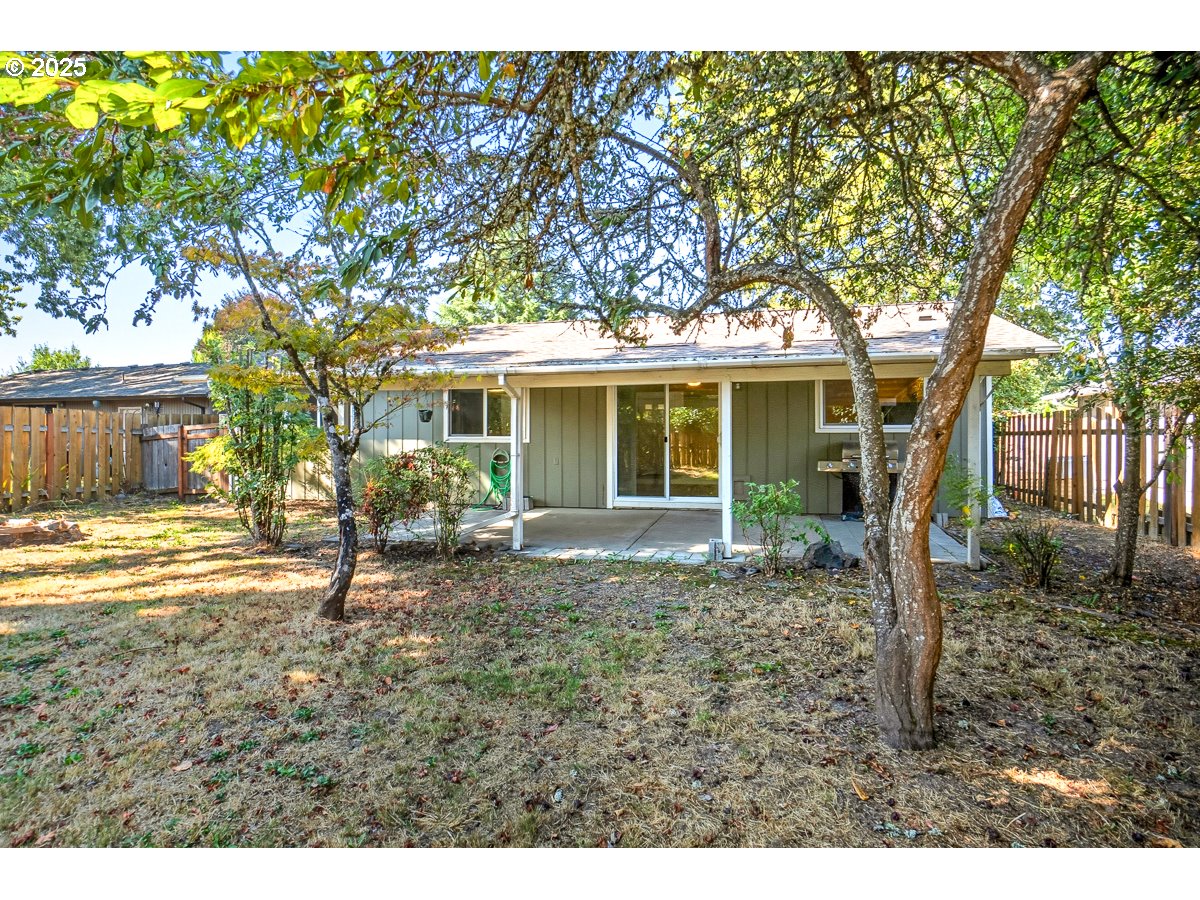 3247 Southeast Hathaway Drive Corvallis, OR 97333 - Photo 26 of 28 a house view with a garden space